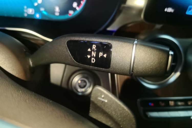 Used Mercedes-Benz GLC 2020 Facelifted GLC 300 L 4MATIC AMG-Line Gear Lever