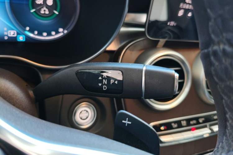Used Mercedes-Benz GLC 2020 Facelift GLC 260 L 4MATIC Luxury Edition Gear Lever