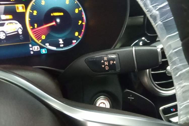 Used Mercedes-Benz GLC 2020 Facelift GLC 260 L 4MATIC Luxury Edition Gear Lever
