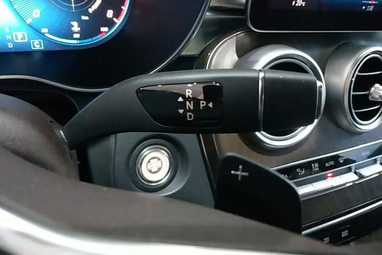Used Mercedes-Benz GLC 2020 GLC 300 L 4MATIC Dynamic Edition Gear Lever