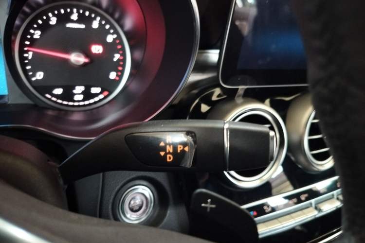 Used Mercedes-Benz GLC 2020 GLC 260 L 4MATIC Dynamic Model Gear Lever
