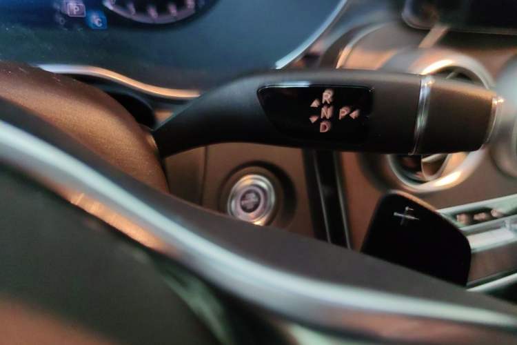 Used Mercedes-Benz GLC 2020 Facelift GLC 260 L 4MATIC Luxury Edition Gear Lever