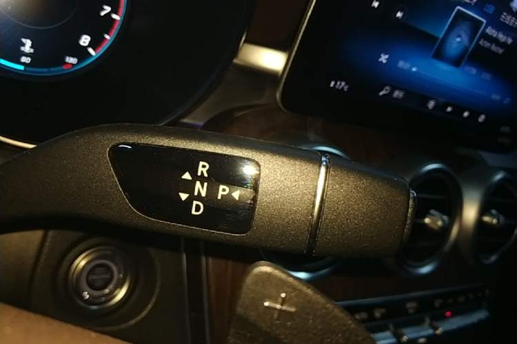 Used Mercedes-Benz GLC 2020 Facelifted GLC 300 L 4MATIC AMG-Line Gear Lever