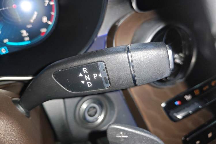 Used Mercedes-Benz GLC 2020 GLC 300 L 4MATIC Dynamic Edition Gear Lever