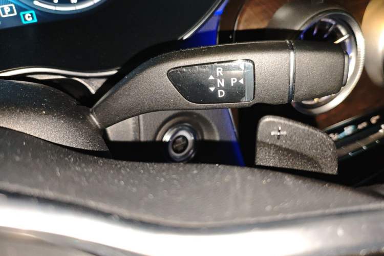 Used Mercedes-Benz GLC 2020 Facelift GLC 300 L 4MATIC Dynamic Edition Gear Lever
