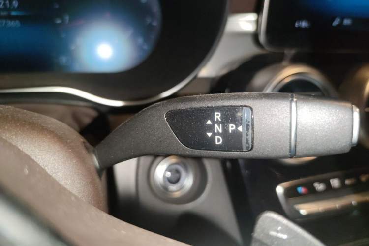 Used Mercedes-Benz GLC 2020 Facelifted GLC 260 L 4MATIC Dynamic Edition Gear Lever