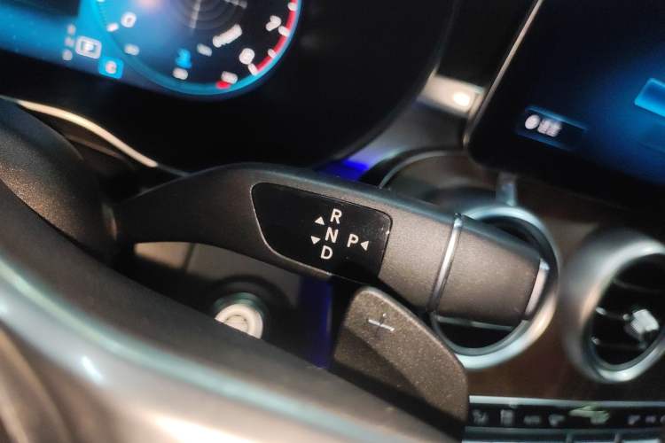 Used Mercedes-Benz GLC 2020 GLC 300 L 4MATIC Dynamic Edition Gear Lever