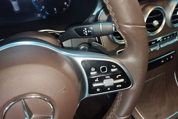 Used Mercedes-Benz GLC 2020 Facelift GLC 260 L 4MATIC Luxury Edition Gear Lever