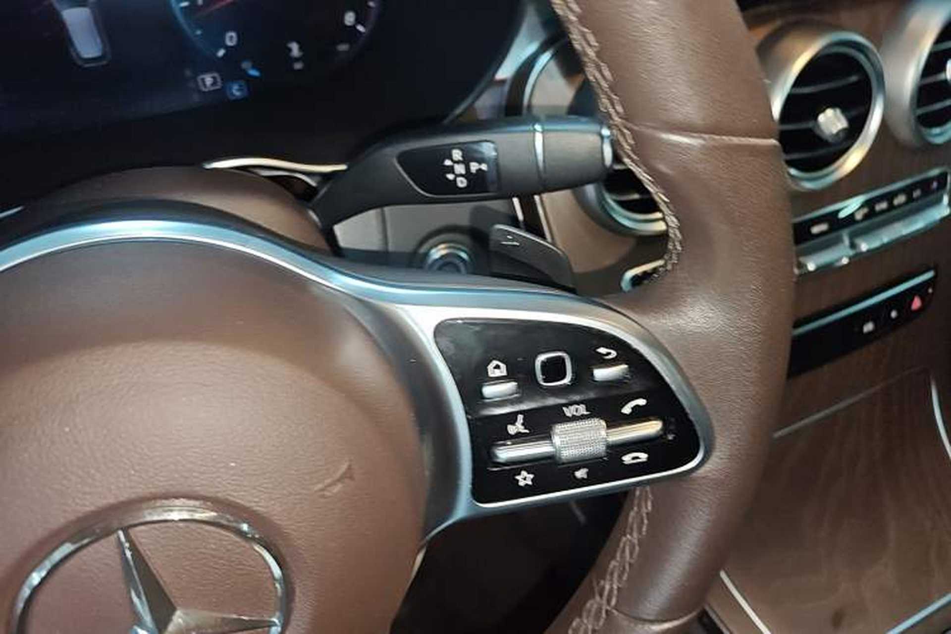 Used Mercedes-Benz GLC 2020 Facelift GLC 260 L 4MATIC Luxury Edition Gear Lever