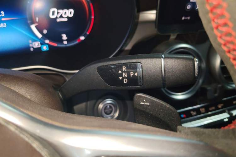 Used Mercedes-Benz GLC 2020 Facelifted GLC 260 L 4MATIC Dynamic Edition Gear Lever