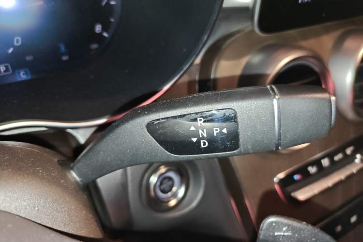 Used Mercedes-Benz GLC 2020 Facelift GLC 300 L 4MATIC Dynamic Edition Gear Lever