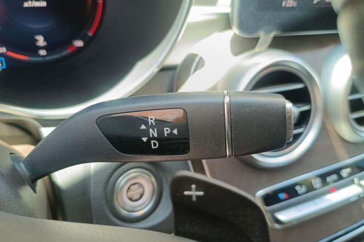 Used Mercedes-Benz GLC 2020 Facelift GLC 260 L 4MATIC Luxury Edition Gear Lever