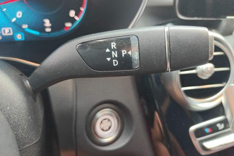 Used Mercedes-Benz GLC 2020 Facelift GLC 260 L 4MATIC Luxury Edition Gear Lever