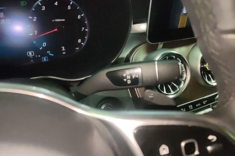 Used Mercedes-Benz GLC 2020 GLC 300 L 4MATIC Dynamic Edition Gear Lever