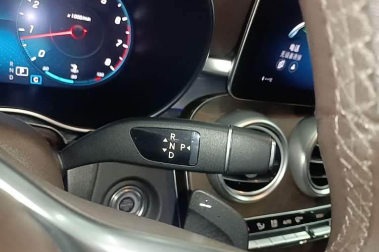 Used Mercedes-Benz GLC 2020 Facelift GLC 260 L 4MATIC Luxury Edition Gear Lever