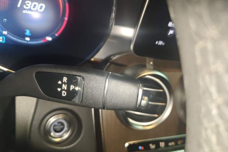 Used Mercedes-Benz GLC 2020 GLC 260 L 4MATIC Luxury Model Gear Lever