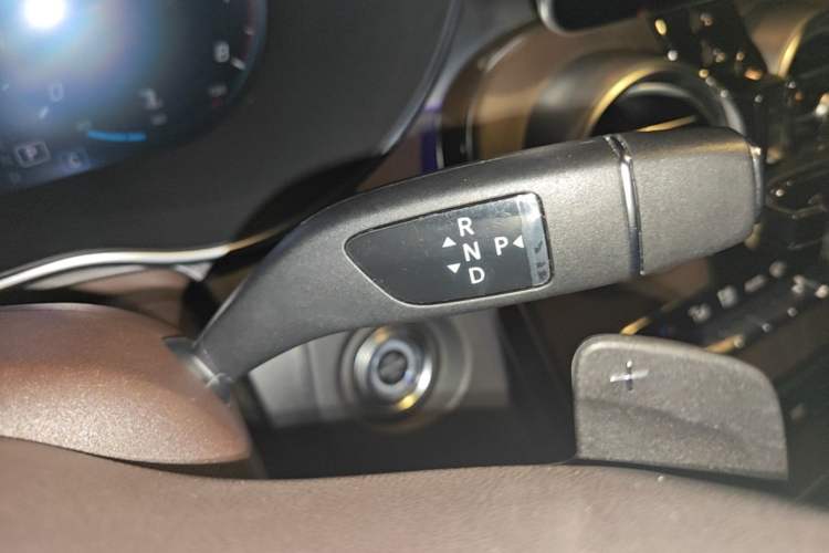 Used Mercedes-Benz GLC 2020 Facelift GLC 260 L 4MATIC Luxury Edition Gear Lever