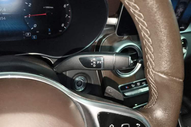 Used Mercedes-Benz GLC 2020 Facelift GLC 260 L 4MATIC Luxury Edition Gear Lever
