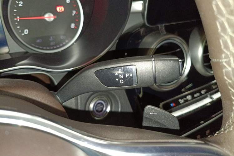 Used Mercedes-Benz GLC 2020 GLC 260 L 4MATIC Dynamic Model Gear Lever