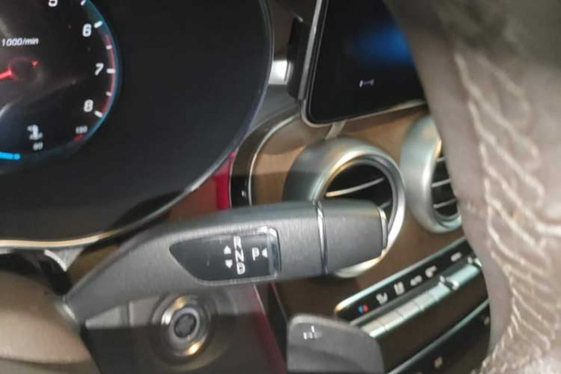 Used Mercedes-Benz GLC 2020 Facelift GLC 260 L 4MATIC Luxury Edition Gear Lever