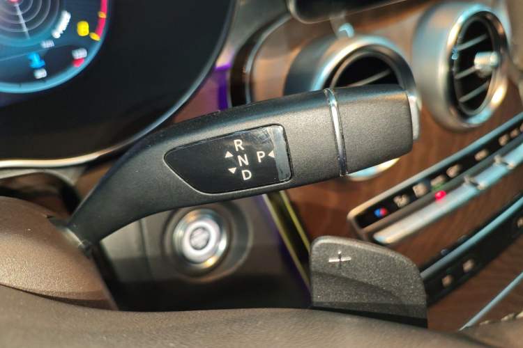 Used Mercedes-Benz GLC 2020 GLC 300 L 4MATIC Dynamic Edition Gear Lever