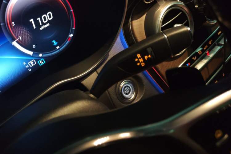 Used Mercedes-Benz GLC 2020 GLC 300 L 4MATIC Dynamic Edition Gear Lever