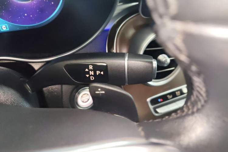 Used Mercedes-Benz GLC 2020 GLC 300 L 4MATIC Dynamic Edition Gear Lever