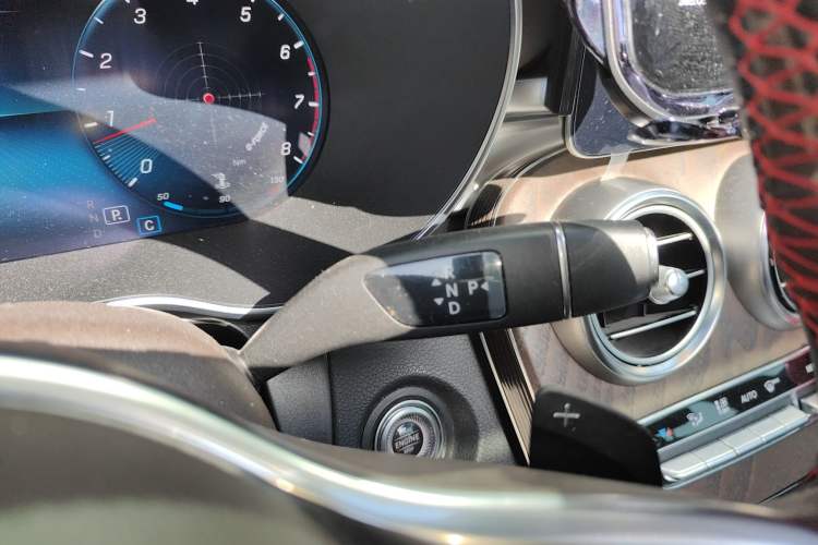 Used Mercedes-Benz GLC 2020 Facelift GLC 260 L 4MATIC Luxury Edition Gear Lever