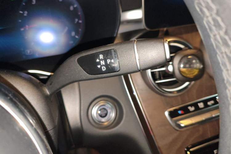 Used Mercedes-Benz GLC 2020 Facelift GLC 260 L 4MATIC Luxury Edition Gear Lever
