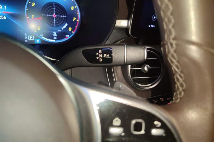 Used Mercedes-Benz GLC 2020 Facelift GLC 260 L 4MATIC Luxury Edition Gear Lever