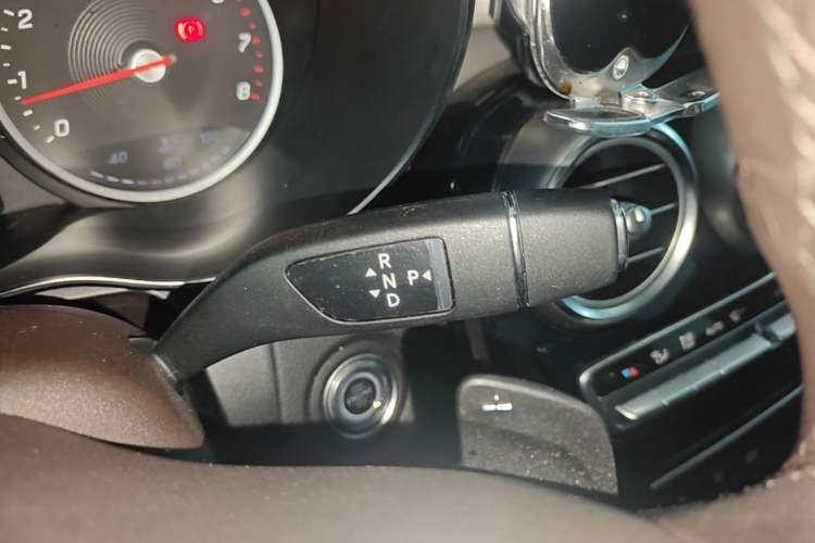 Used Mercedes-Benz GLC 2020 GLC 260 L 4MATIC Dynamic Model Gear Lever
