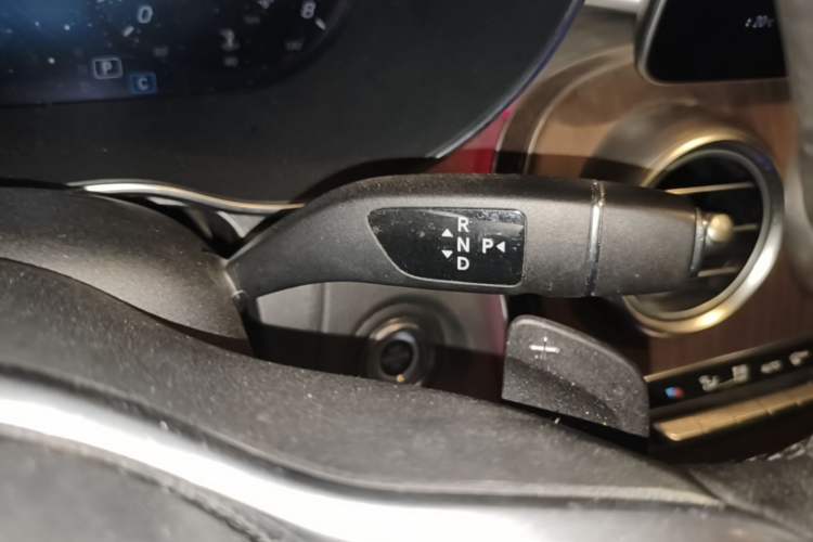 Used Mercedes-Benz GLC 2020 Facelift GLC 260 L 4MATIC Luxury Edition Gear Lever