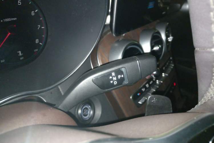 Used Mercedes-Benz GLC 2020 Facelift GLC 300 L 4MATIC Dynamic Edition Gear Lever
