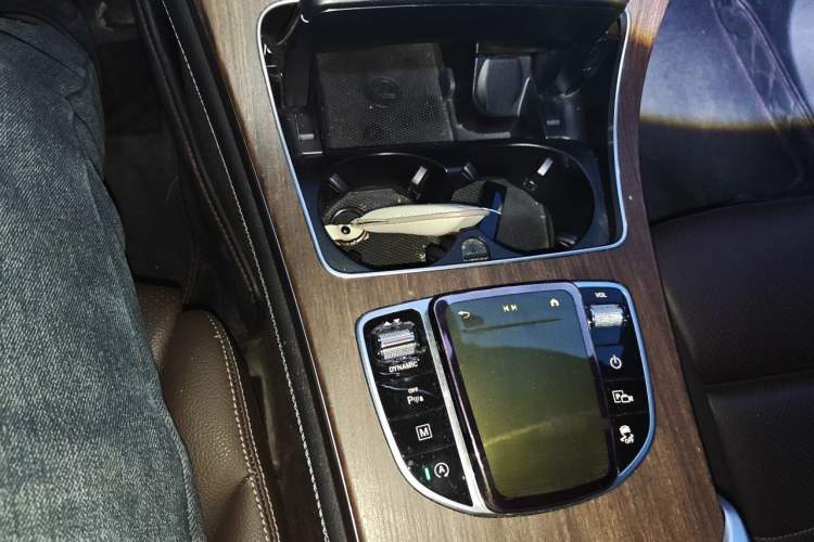 Used Mercedes-Benz GLC 2020 Facelift GLC 300 L 4MATIC Dynamic Edition Gear Lever