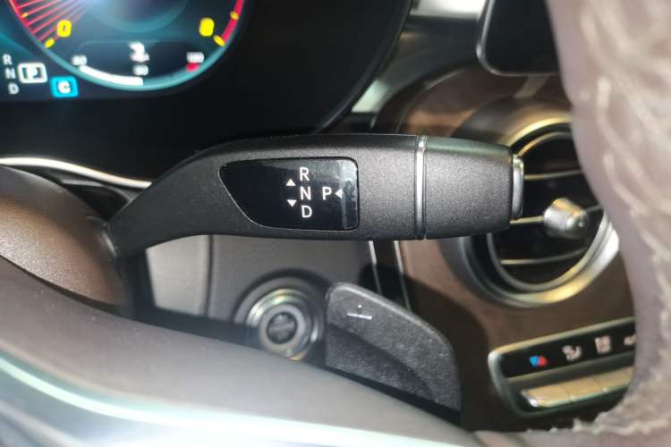 Used Mercedes-Benz GLC 2020 Facelift GLC 260 L 4MATIC Luxury Edition Gear Lever