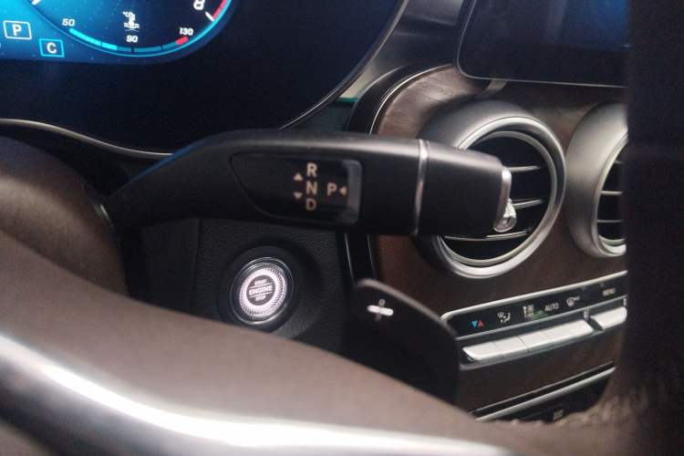Used Mercedes-Benz GLC 2020 GLC 300 L 4MATIC Dynamic Edition Gear Lever