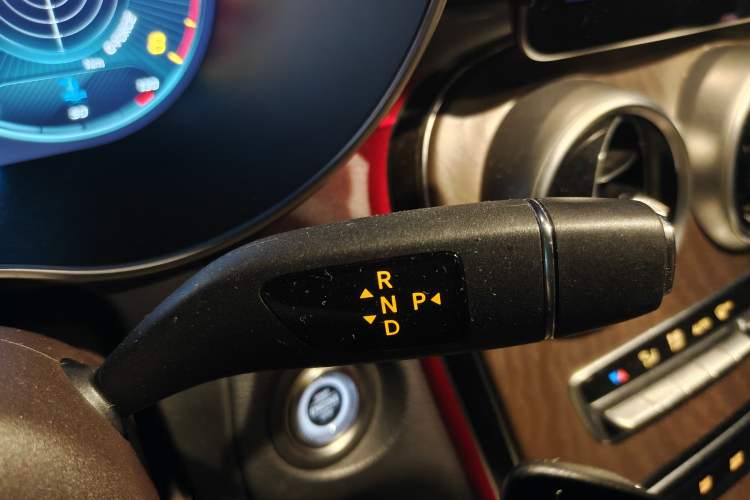 Used Mercedes-Benz GLC 2020 GLC 300 L 4MATIC Dynamic Edition Gear Lever
