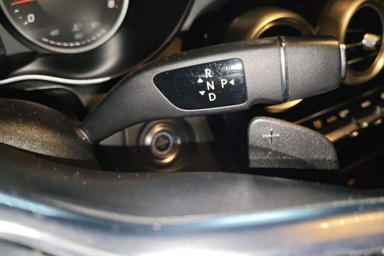 Used Mercedes-Benz GLC 2020 GLC 260 L 4MATIC Dynamic Model Gear Lever