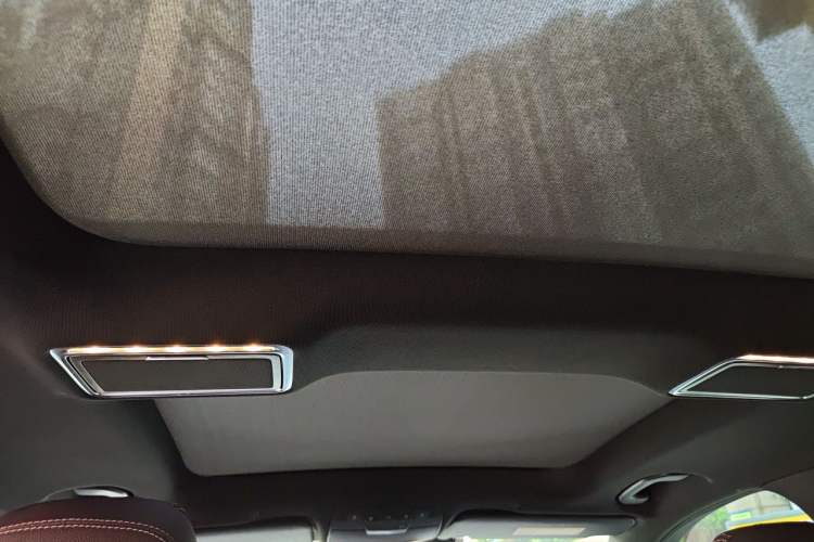 Used Mercedes-Benz GLC 2020 Facelift GLC 300 L 4MATIC Dynamic Edition Headliner