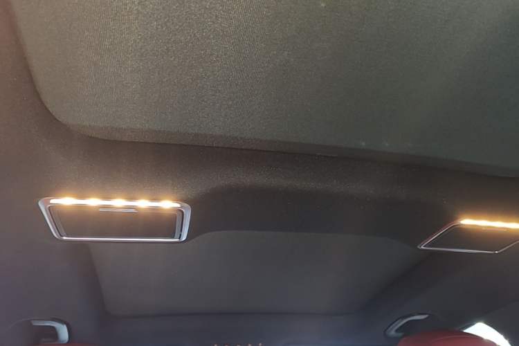Used Mercedes-Benz GLC 2020 Facelifted GLC 260 L 4MATIC Dynamic Edition Headliner