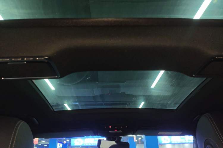 Used Mercedes-Benz GLC 2020 Facelifted GLC 260 L 4MATIC Dynamic Edition Headliner
