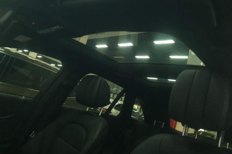 Used Mercedes-Benz GLC 2020 Facelift GLC 300 L 4MATIC Dynamic Edition Headliner