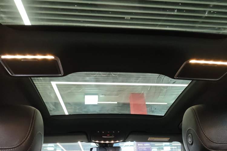 Used Mercedes-Benz GLC 2020 Facelifted GLC 260 L 4MATIC Dynamic Edition Headliner