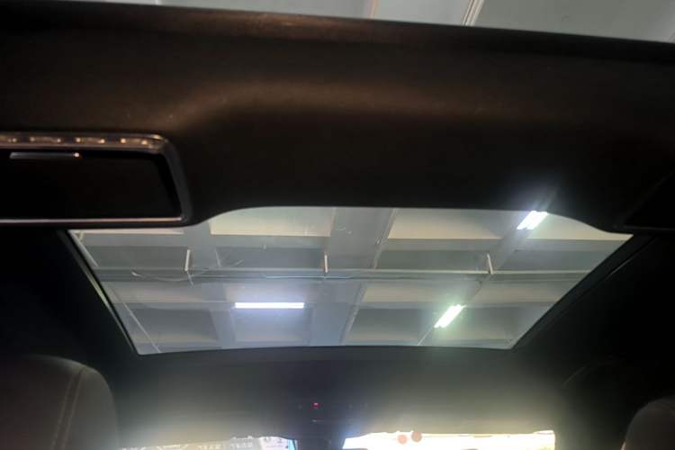 Used Mercedes-Benz GLC 2020 Facelifted GLC 260 L 4MATIC Dynamic Edition Headliner
