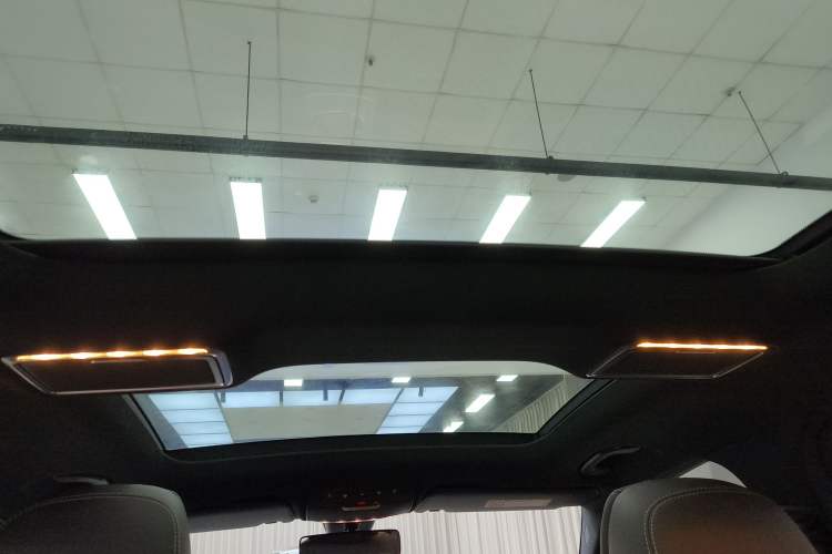 Used Mercedes-Benz GLC 2020 Facelift GLC 260 L 4MATIC Luxury Edition Headliner