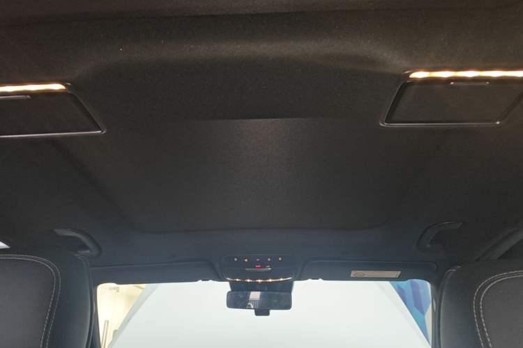 Used Mercedes-Benz GLC 2020 Facelift GLC 300 L 4MATIC Dynamic Edition Headliner