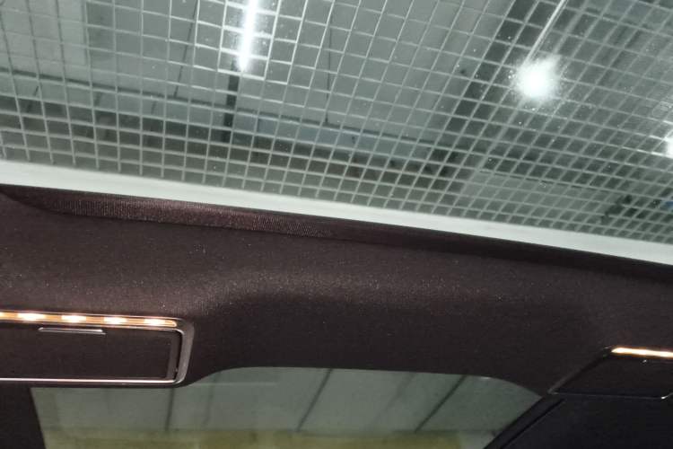 Used Mercedes-Benz GLC 2020 Facelift GLC 260 L 4MATIC Luxury Edition Headliner