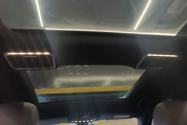 Used Mercedes-Benz GLC 2020 Facelifted GLC 260 L 4MATIC Dynamic Edition Headliner