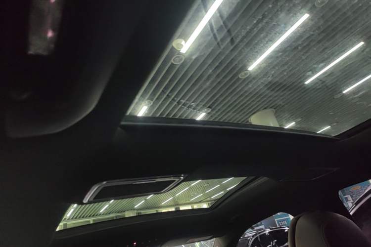 Used Mercedes-Benz GLC 2020 Facelift GLC 260 L 4MATIC Luxury Edition Headliner