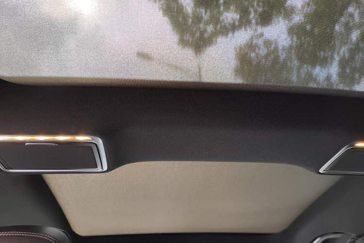 Used Mercedes-Benz GLC 2020 Facelift GLC 300 L 4MATIC Dynamic Edition Headliner